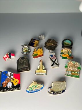 Lot of 15 pins from France, USA National Parks, Quebec and Canada.